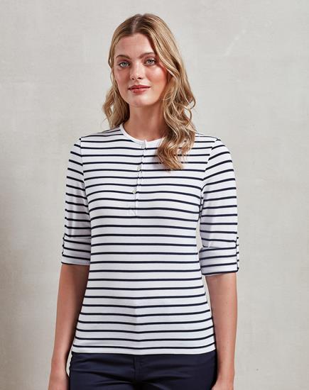 t-shirt style marinière, de la marque Premier portés par une femme