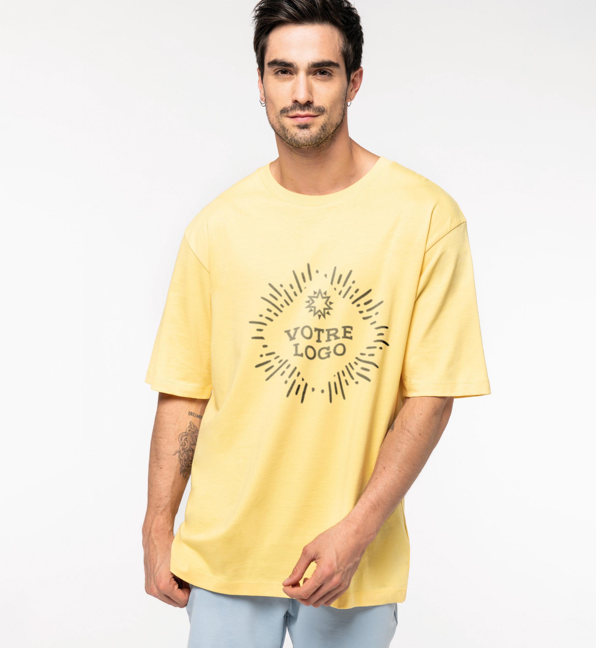T-shirt oversize homme en coloris jaune avec exemple de Logo imprimé sur le buste