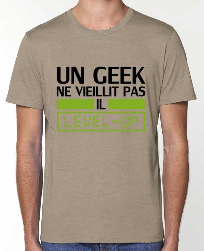 T-Shirt un geek ne vieillit pas il level up par Milie