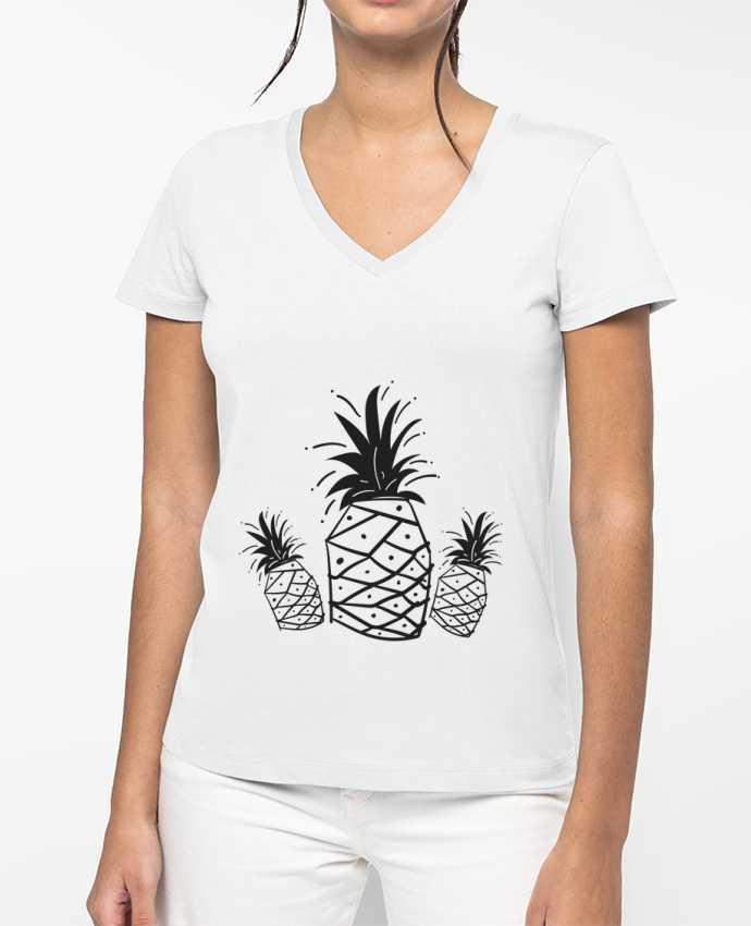 T-shirt femme col V CRAZY PINEAPPLE par IDÉ'IN