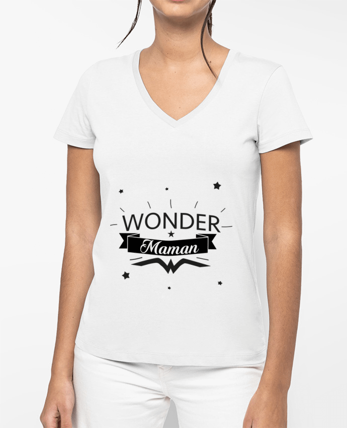 T-shirt femme col V Wonder Maman par IDÉ'IN