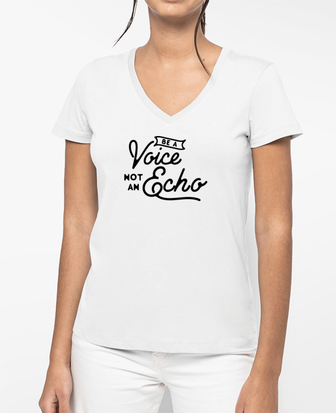 T-shirt femme col V Be a voice not an echo par justsayin
