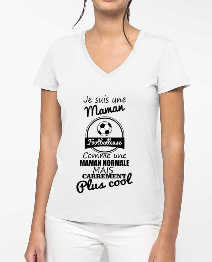 T-shirt femme col V Je suis une maman footballeuse comme une maman normale mais carrément plus cool 