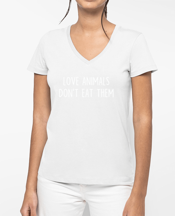 T-shirt femme col V Love animals don't eat them par Bichette