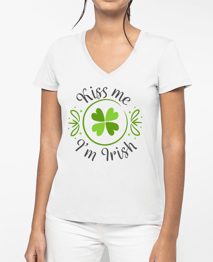 T-shirt femme col V Kiss me I'm Irish par tunetoo