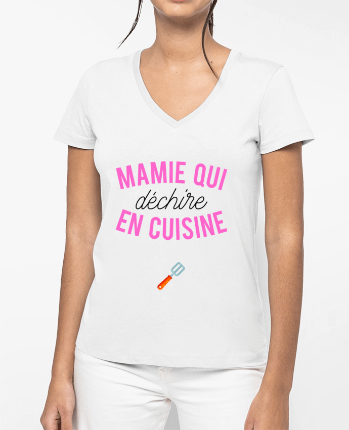 T-shirt femme col V Mamie qui déchire en cuisine par tunetoo