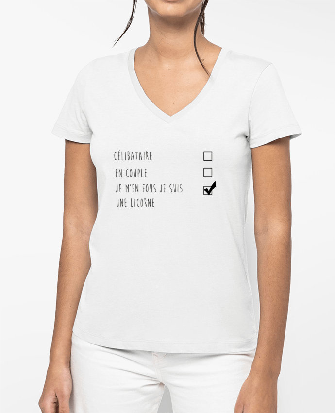 T-shirt femme col V je m'en fou je suis une licorne par DesignMe