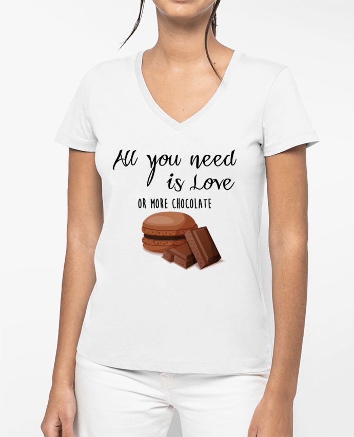 T-shirt femme col V all you need is love ...or more chocolate par DesignMe