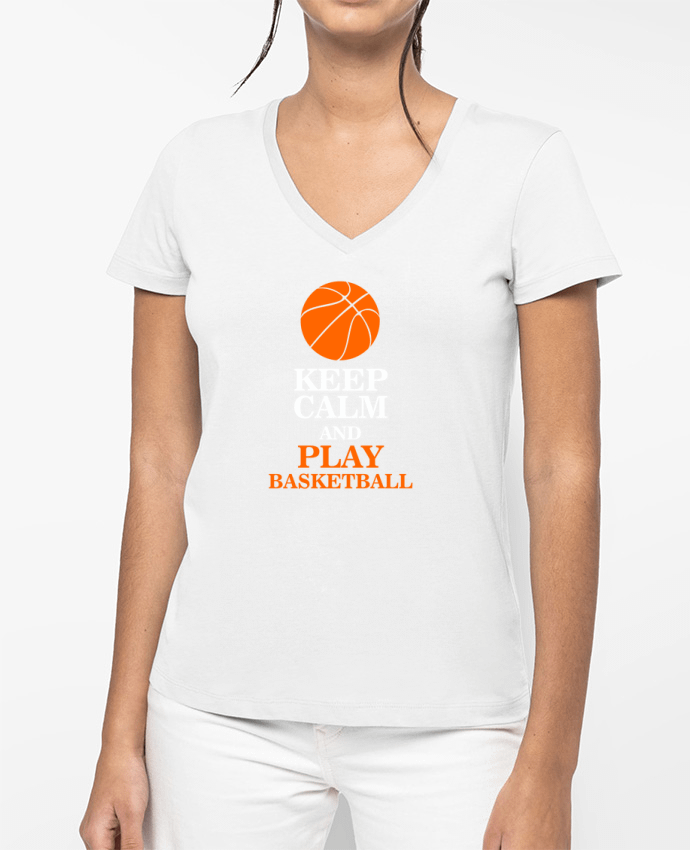 T-shirt femme col V Keep calm and play basketball par Original t-shirt