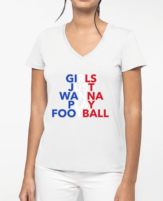 T-shirt femme col V Girls just wanna play football par tunetoo