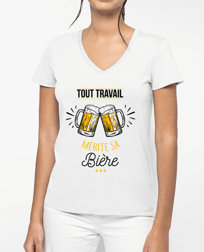 T-shirt femme col V Tout travail mérite sa bière par La boutique de Laura