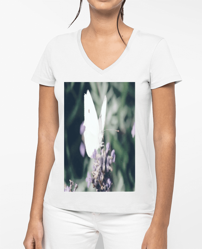 T-shirt femme col V photo de papillon par White Tiger 60