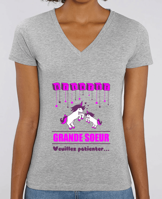 Camiseta Mujer Cuello V Stella EVOKER Bientôt Grande Soeur, licorne Par  Benichan