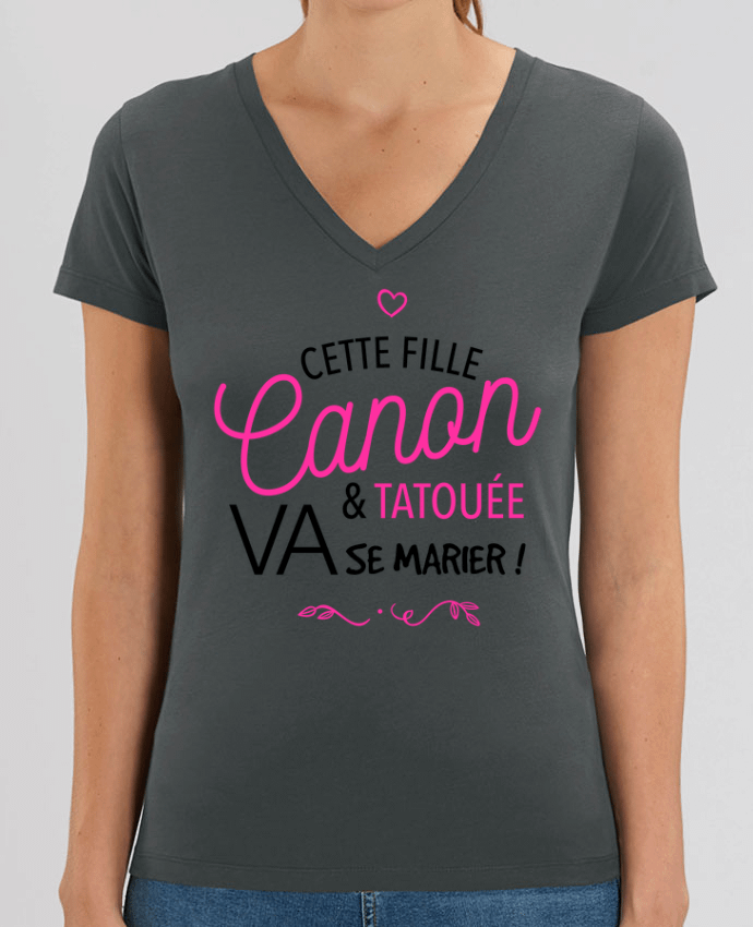 Tee Shirt Femme Col V Stella EVOKER Cette fille canon et tatouée va se marier! Par  La boutique de Laura