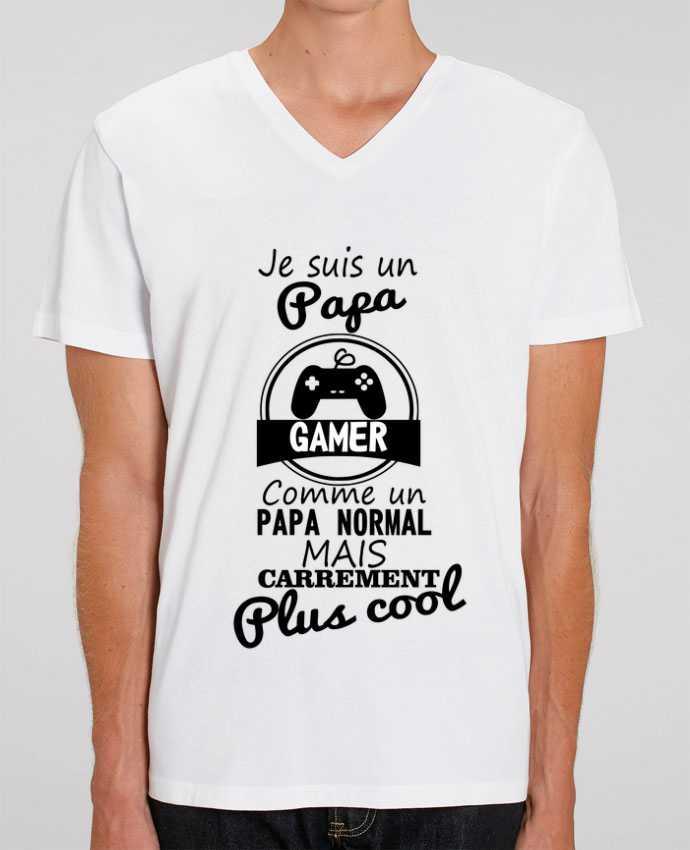 Men V-Neck T-shirt Stanley Presenter Papa gamer, cadeau père, gaming, geek by Benichan