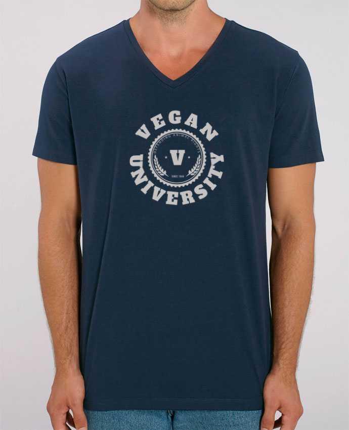 Camiseta Hombre Cuello V Stanley PRESENTER Vegan University por Les Caprices de Filles