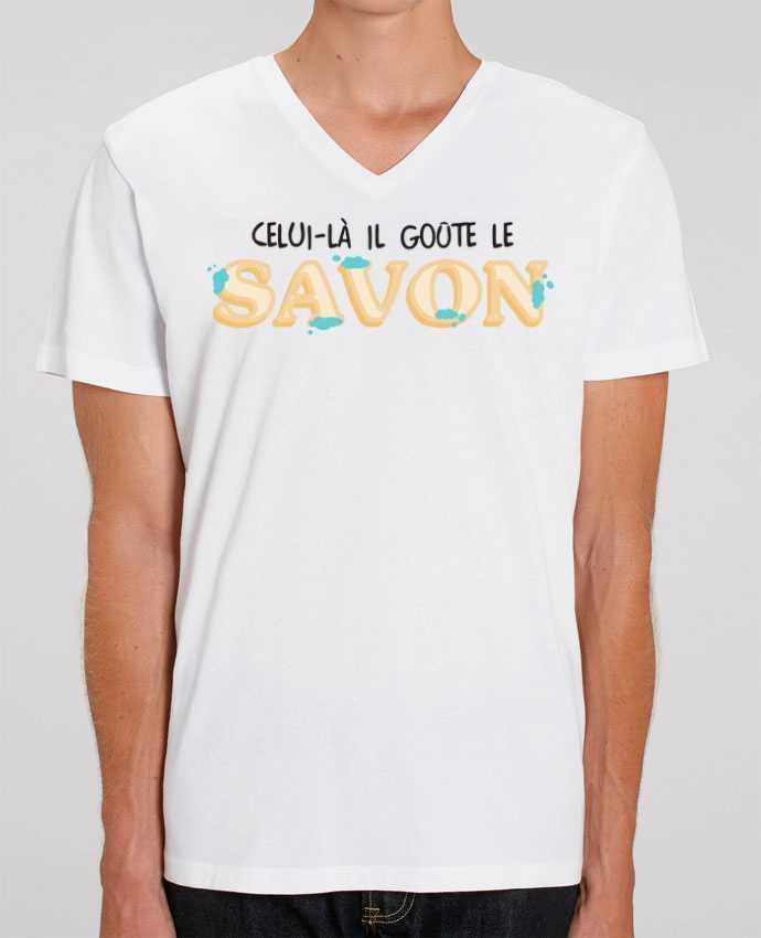 Men V-Neck T-shirt Stanley Presenter Il goûte le savon Citation Dikkenek by tunetoo