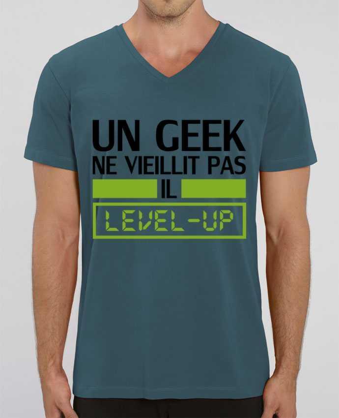 Men V-Neck T-shirt Stanley Presenter un geek ne vieillit pas il level up by Milie